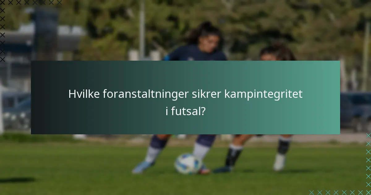 Hvordan sammenlignes håndhævelse af futsal-regler med traditionel fodbold?